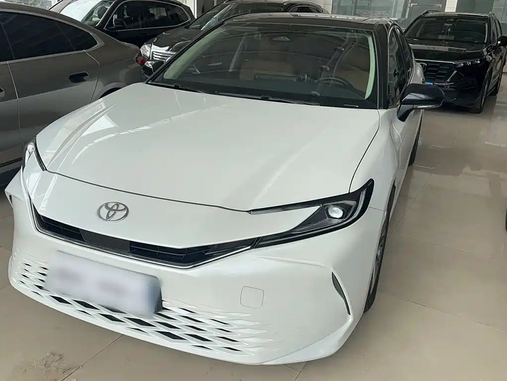 Toyota Camry 2025 — фото 12