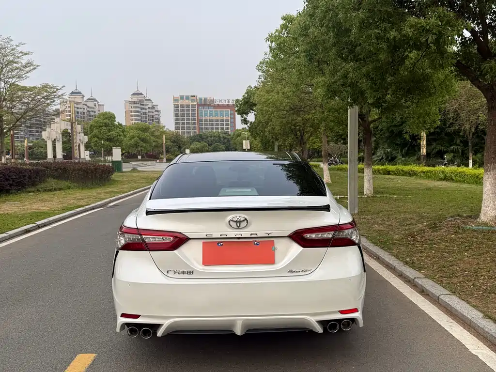 Toyota Camry 2020 — фото 8