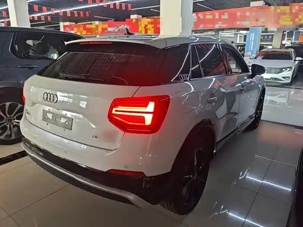 Audi Q2L 2019