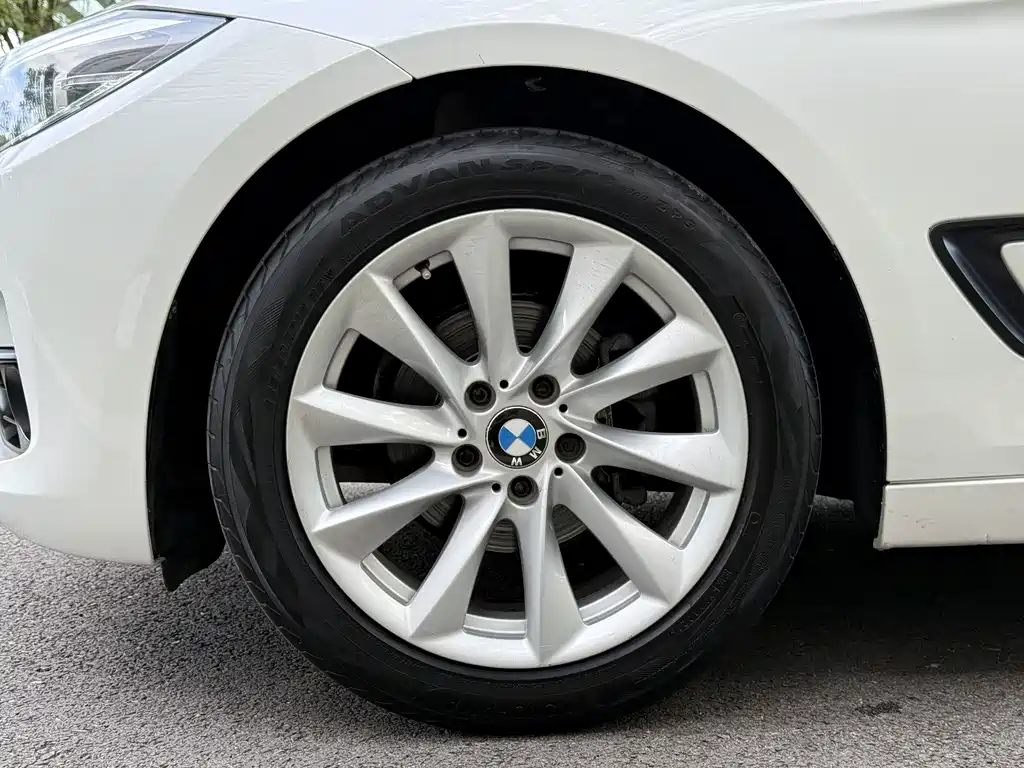 BMW 3 Series GT 2018 — фото 36