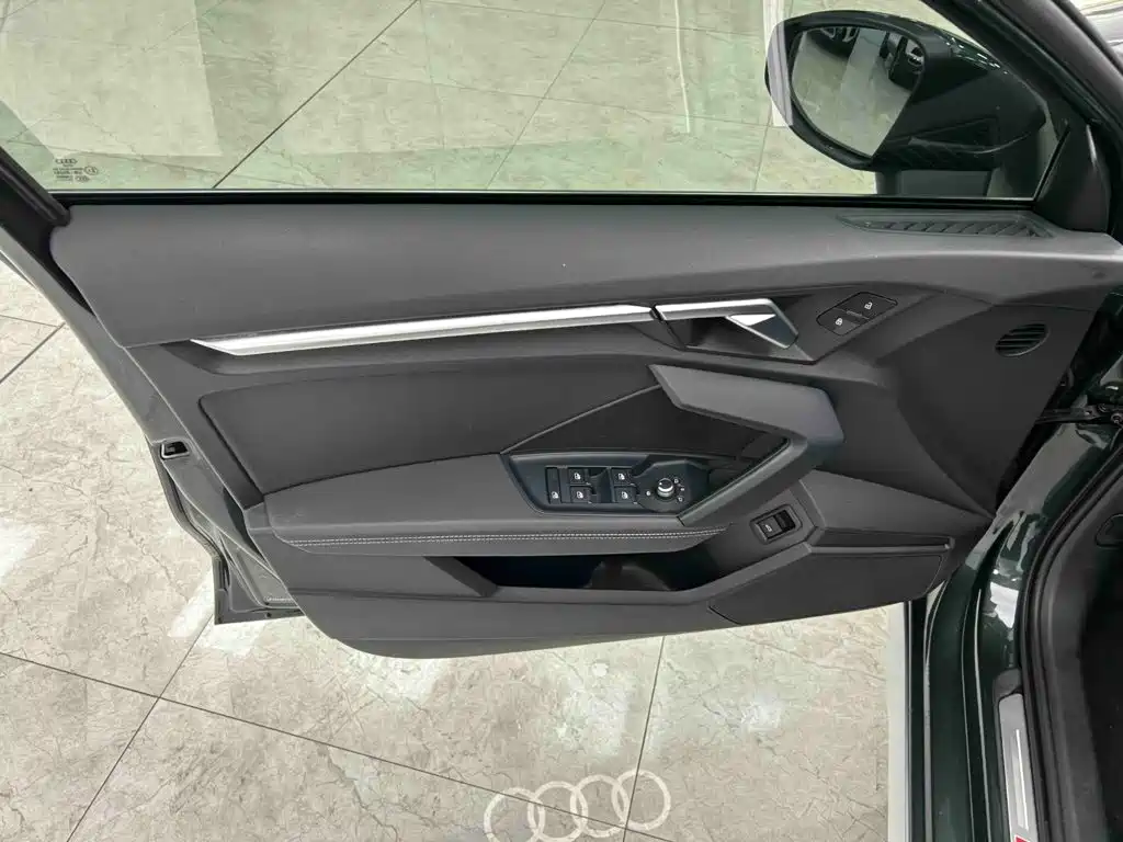 Audi A3 2023 — фото 10