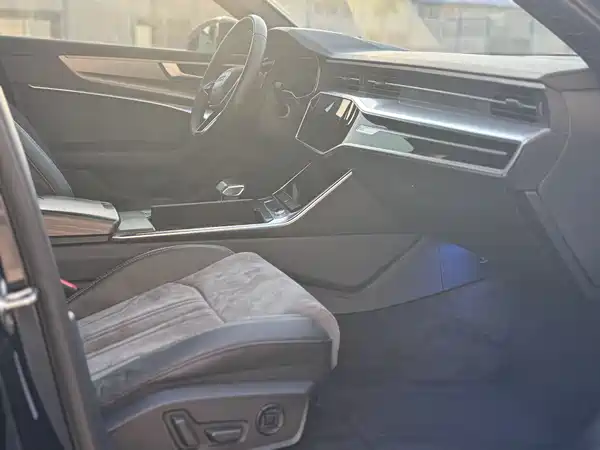 Audi A6L 2022