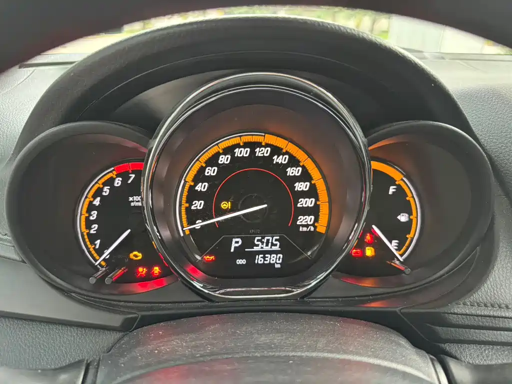 Toyota Yaris L 2022 — фото 11