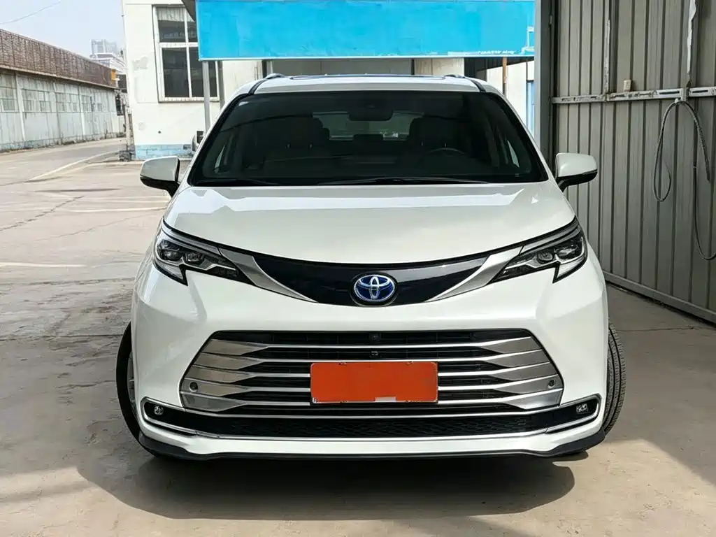 Toyota Sienna 2023 — фото 2