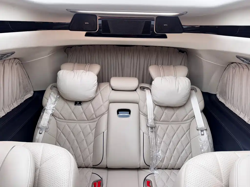 Mercedes-Benz V-Class 2024 — фото 10