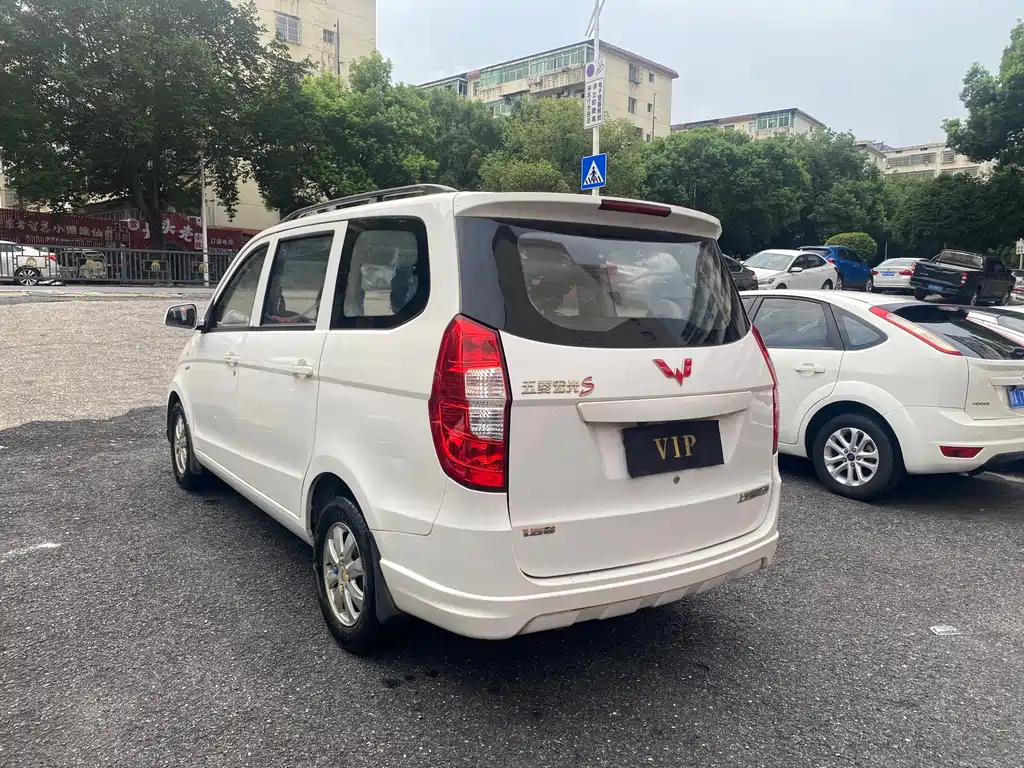 Wuling Hongguang 2017