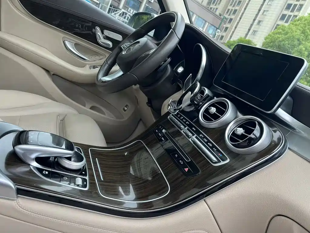 Mercedes-Benz GLC 2017 — фото 19