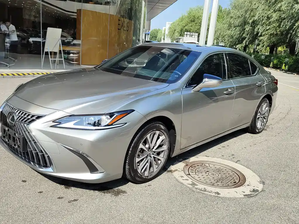Lexus ES 2024 — фото 1