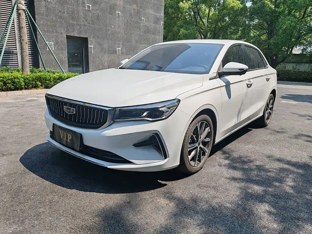 Geely Emgrand 2022