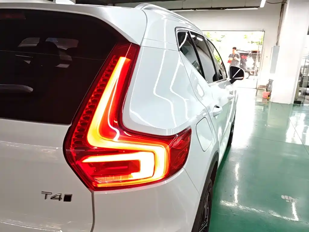 Volvo XC40 2021 — фото 24