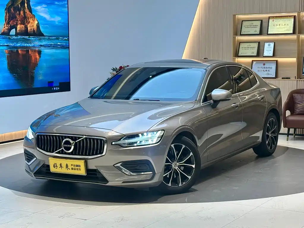 Volvo S60 2021 — фото 1