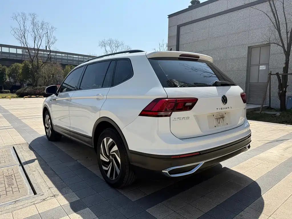 Volkswagen Tiguan L 2022 — фото 15