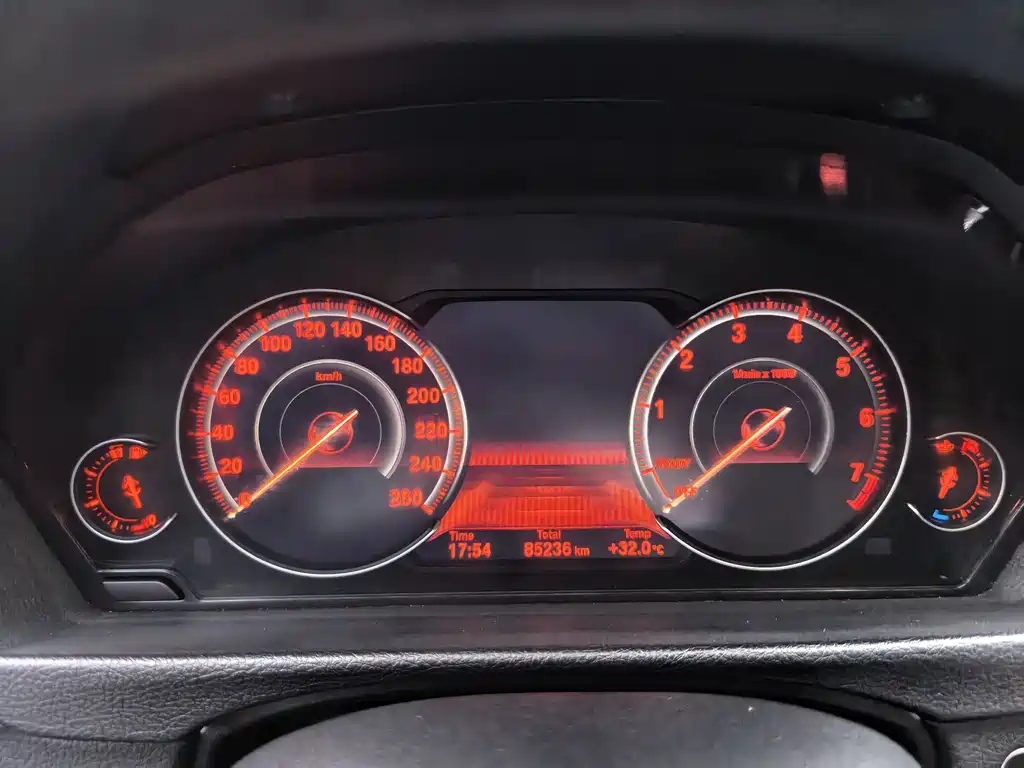 BMW 3 Series 2017 — фото 16
