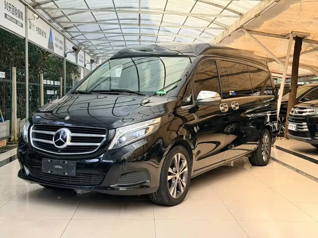 Mercedes-Benz V-Class 2017 — фото 1