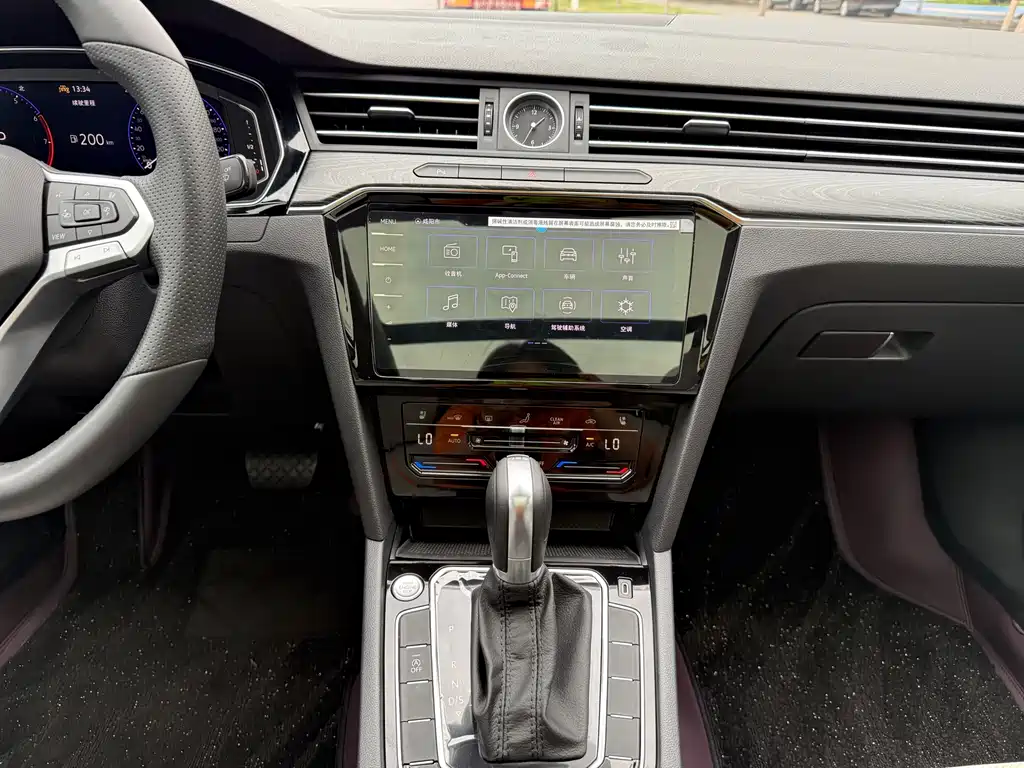 Volkswagen Magotan 2025