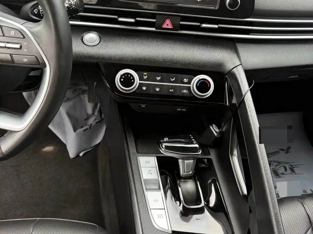 Hyundai Elantra 2023 — фото 13