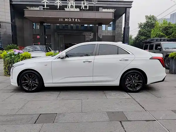 Cadillac CT4 2022