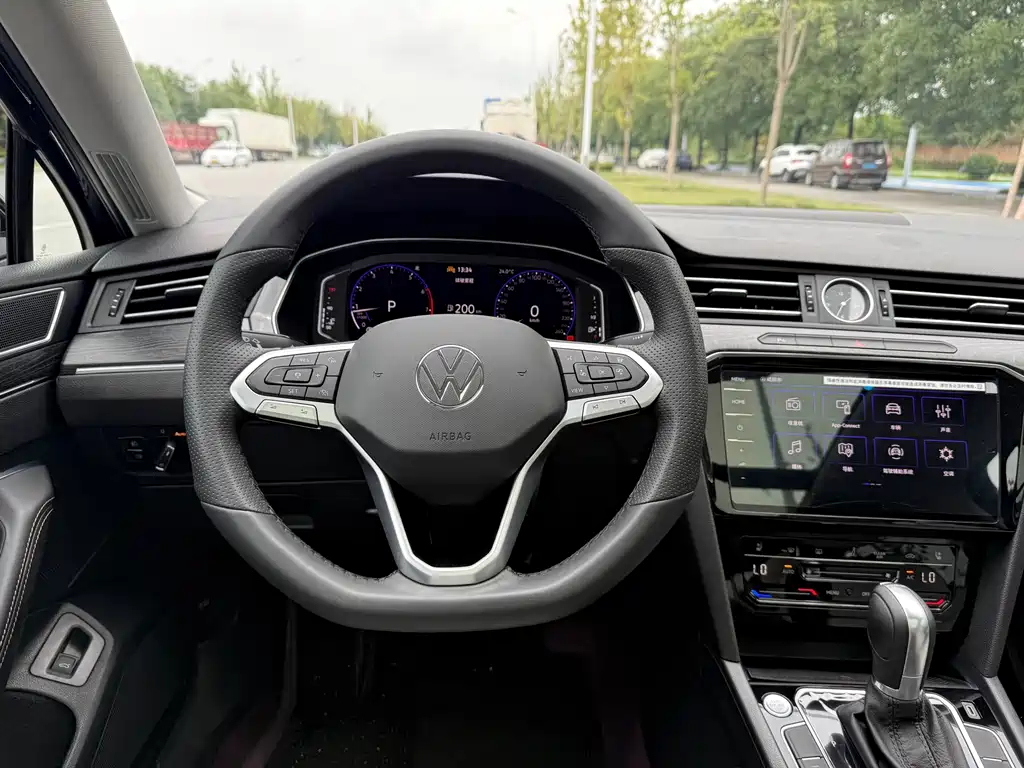Volkswagen Magotan 2025