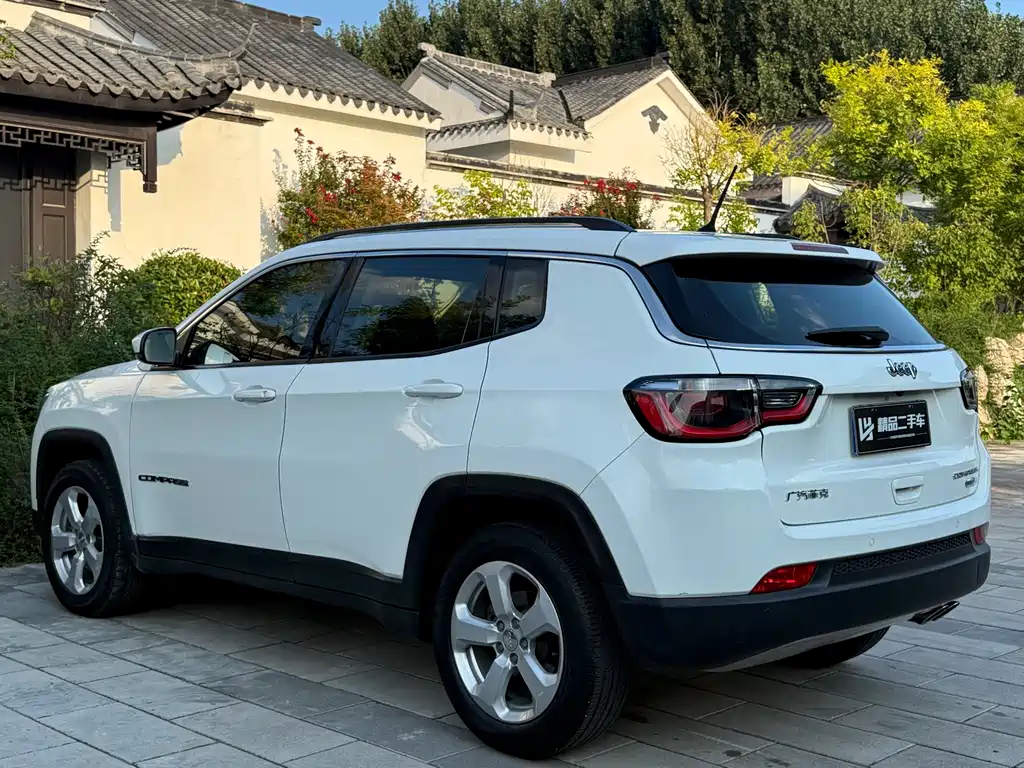 Jeep Compass 2018 — фото 16