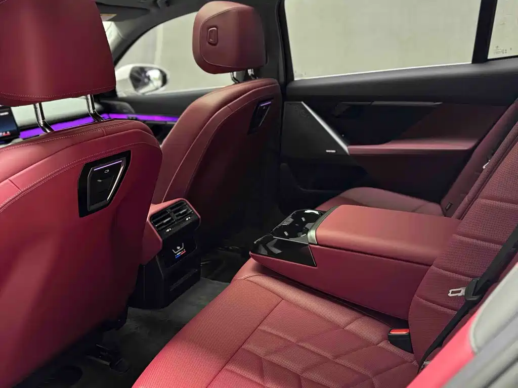 BMW 5 Series 2025 — фото 10