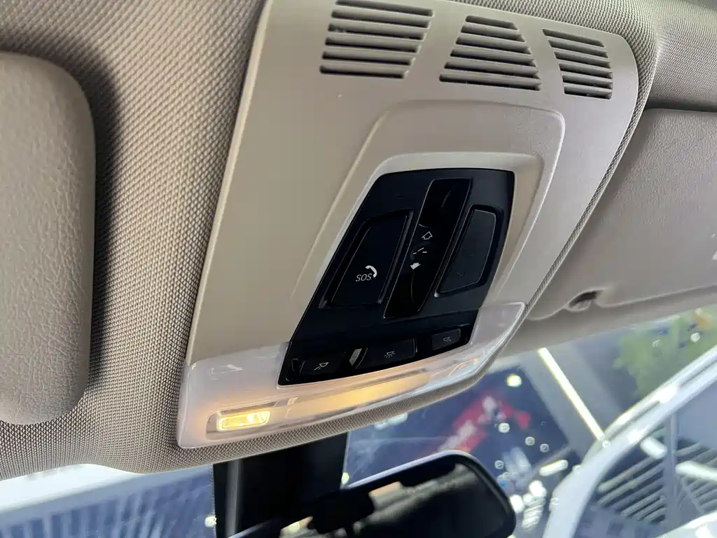 BMW 3 Series 2018 — фото 18