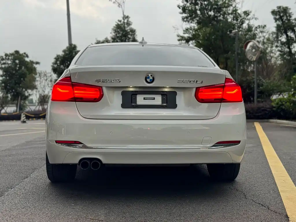 BMW 3 Series 2017 — фото 14