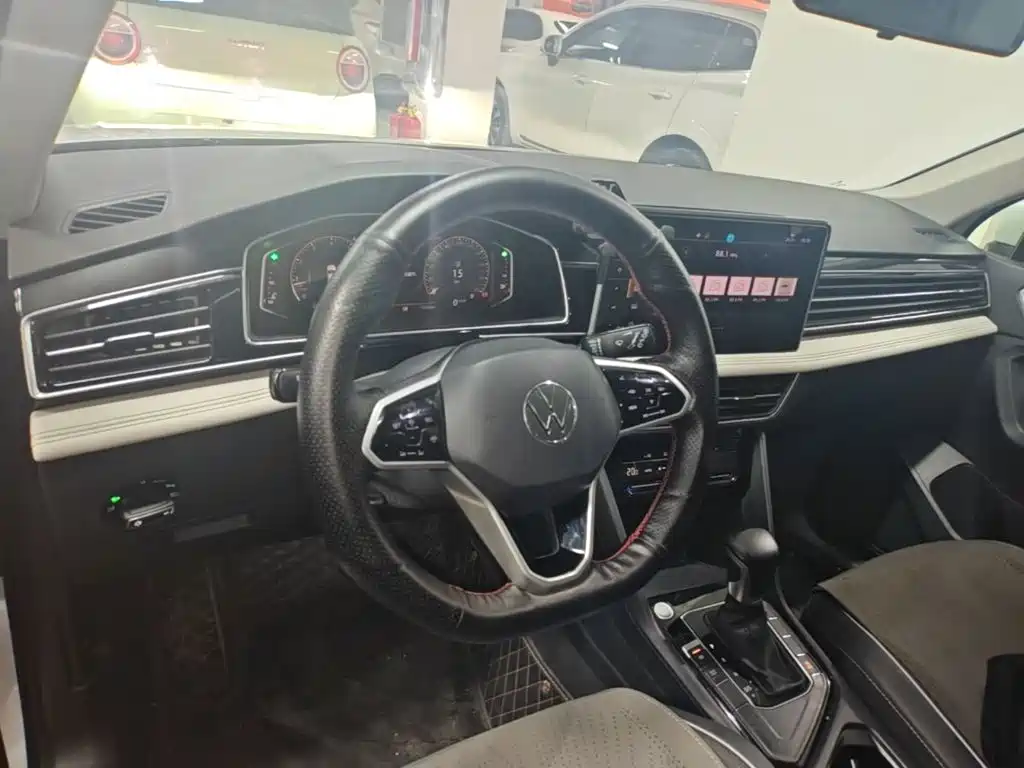 Volkswagen Tiguan L 2023 — фото 10