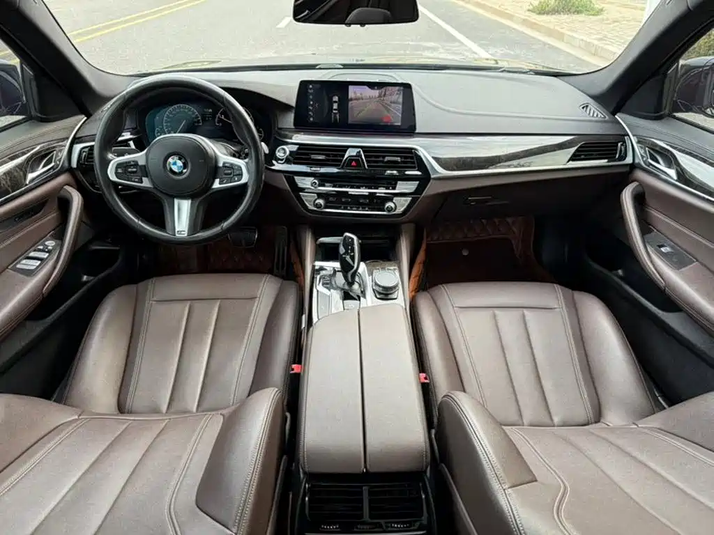 BMW 5 Series 2019 — фото 9
