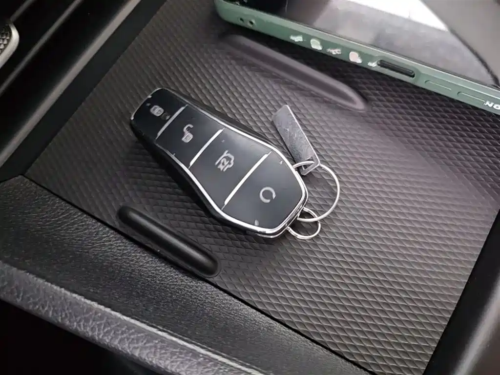 BYD Seal 05 DM-i 2025 — фото 9