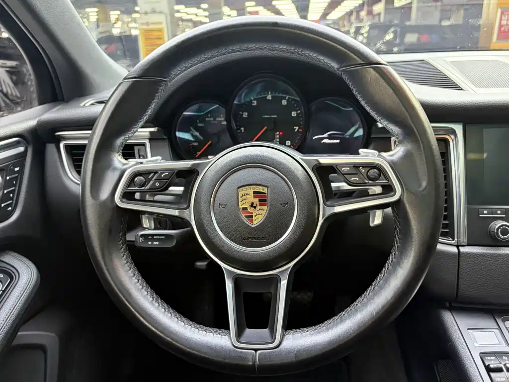 Porsche Macan 2016 — фото 15