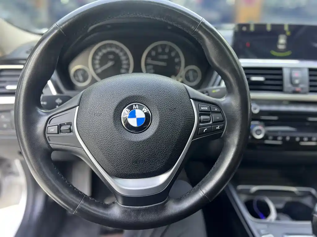 BMW 3 Series 2018 — фото 17