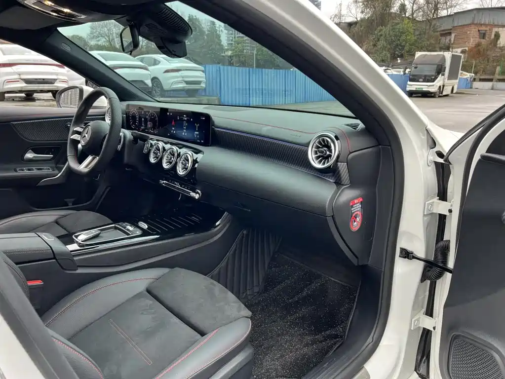 Mercedes-Benz A-Class 2025 — фото 13