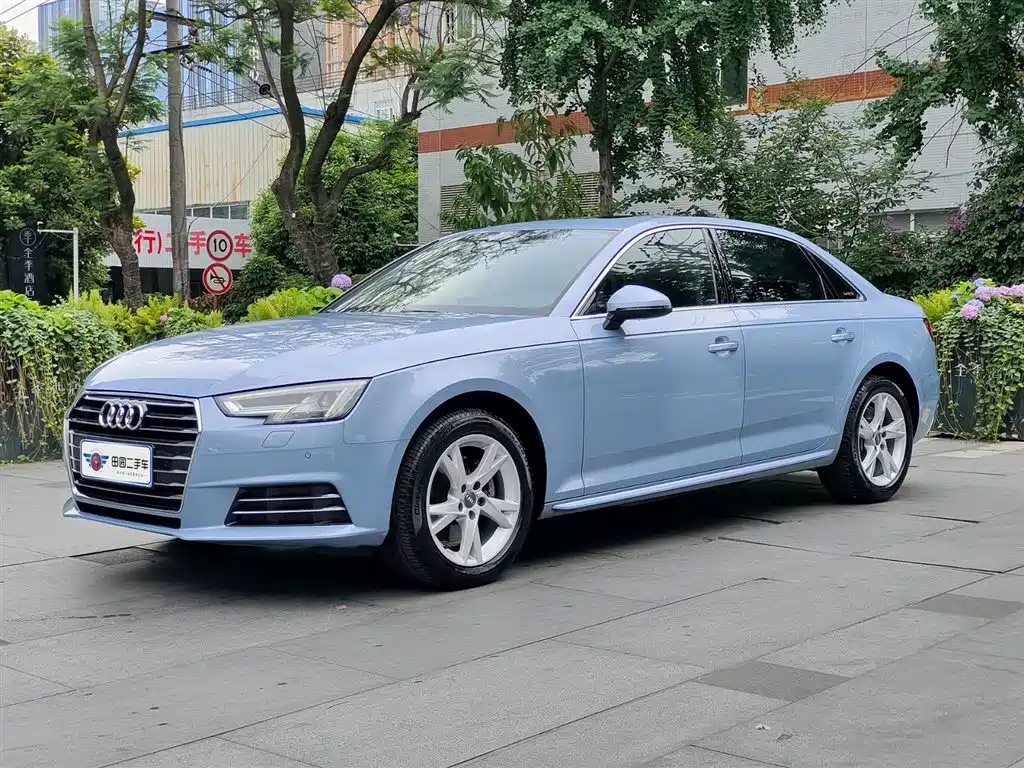 Audi A4L 2018 — фото 1