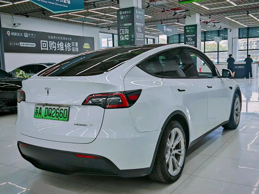 Tesla Model Y 2023 — фото 17