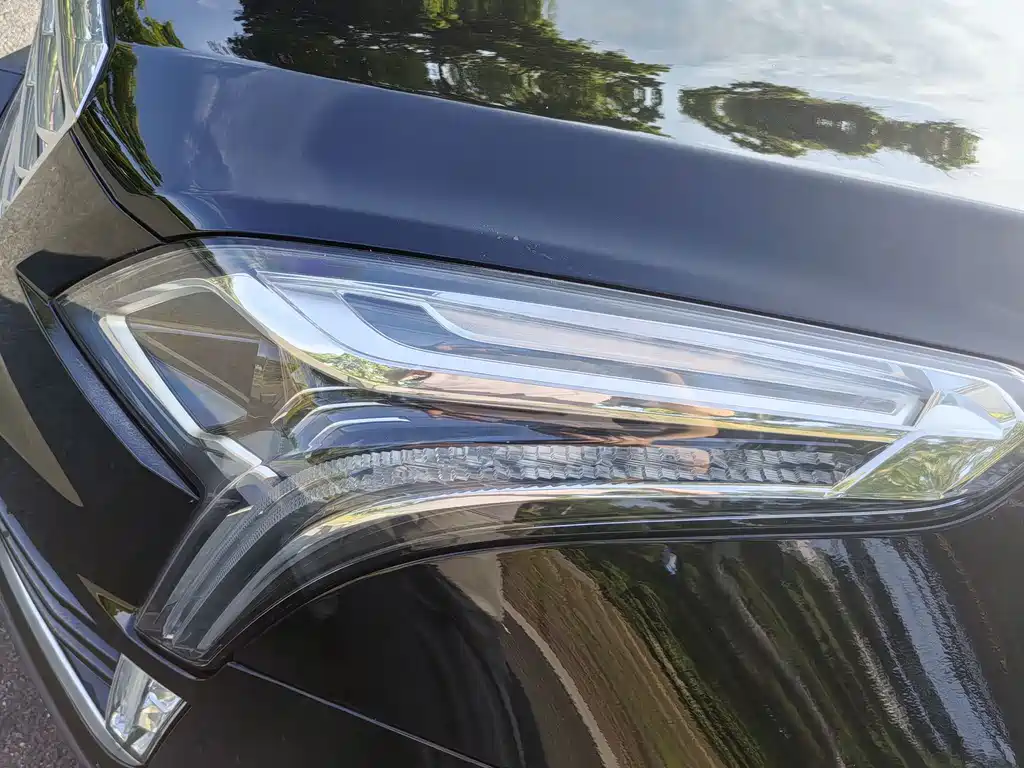 Cadillac XT5 2016 — фото 11