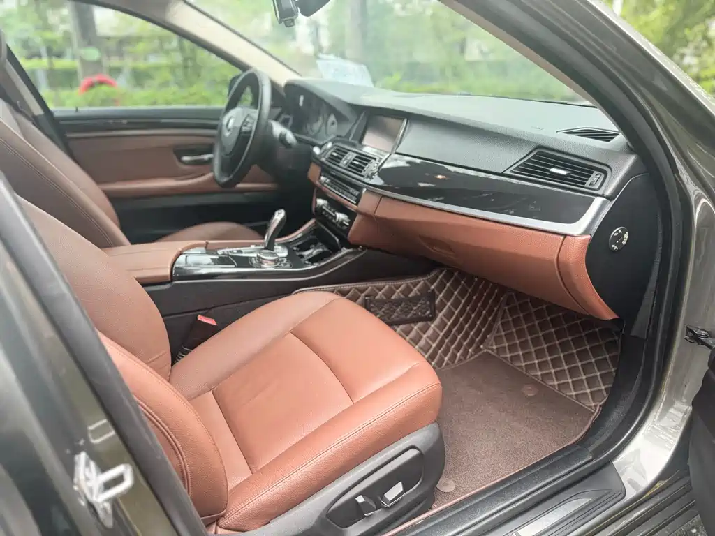 BMW 5 Series 2014 — фото 11