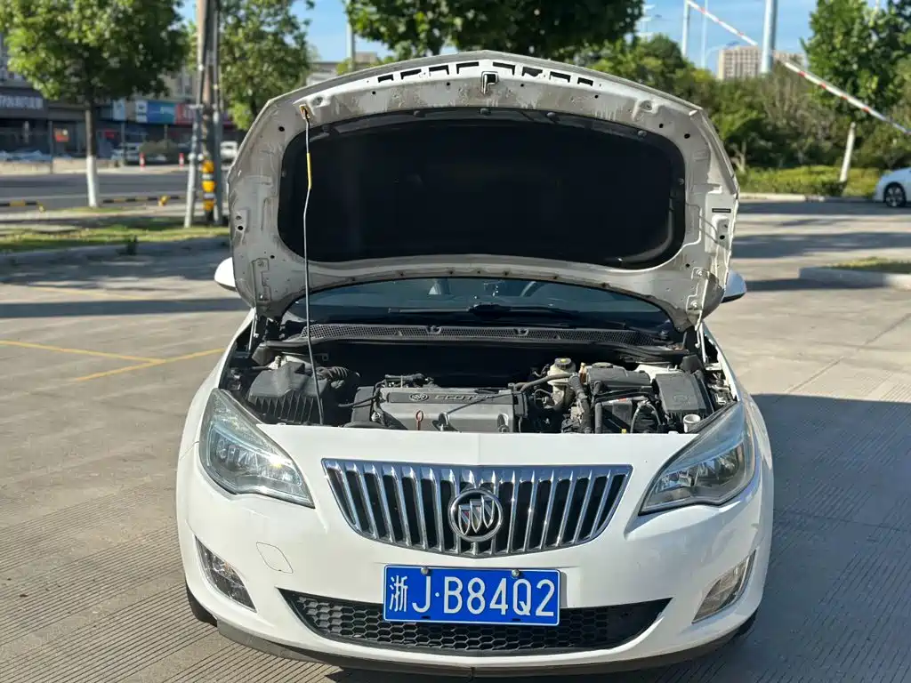 Buick Excelle 2013 — фото 12