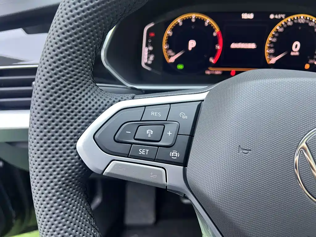Volkswagen Passat — фото 15