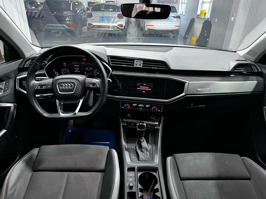 Audi Q3 2022 — фото 11