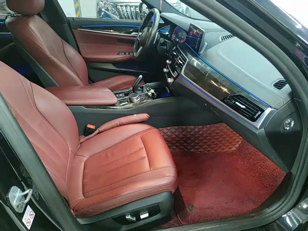 BMW 5 Series 2019 — фото 11