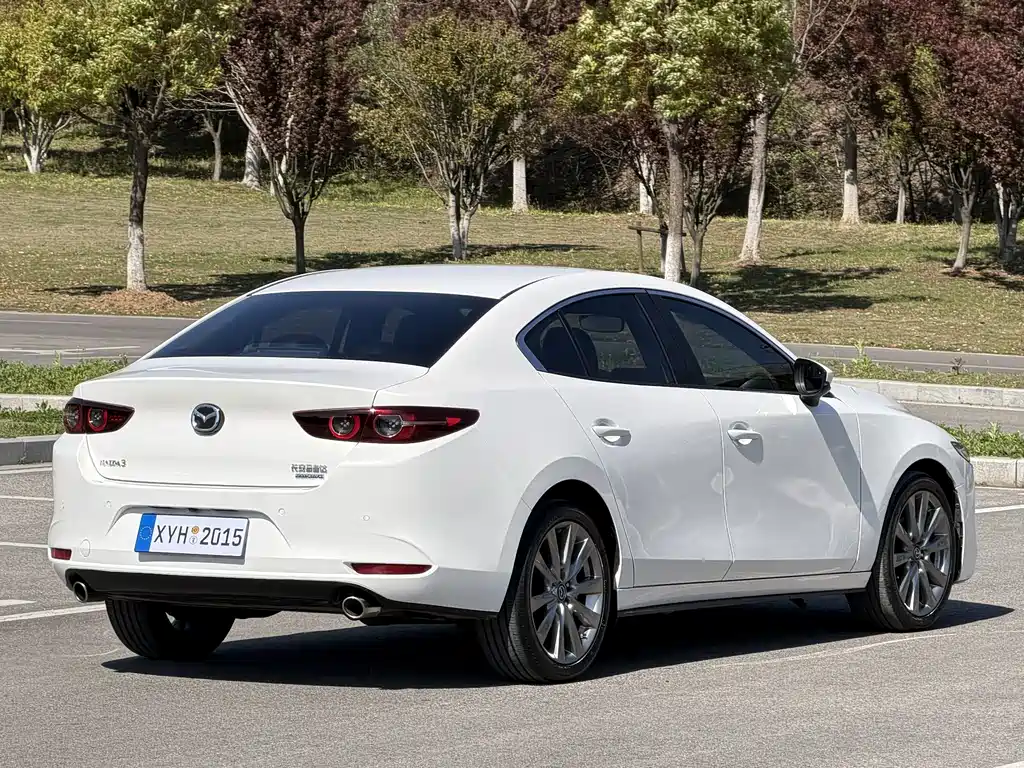 Mazda 3 Axela 2022 — фото 21