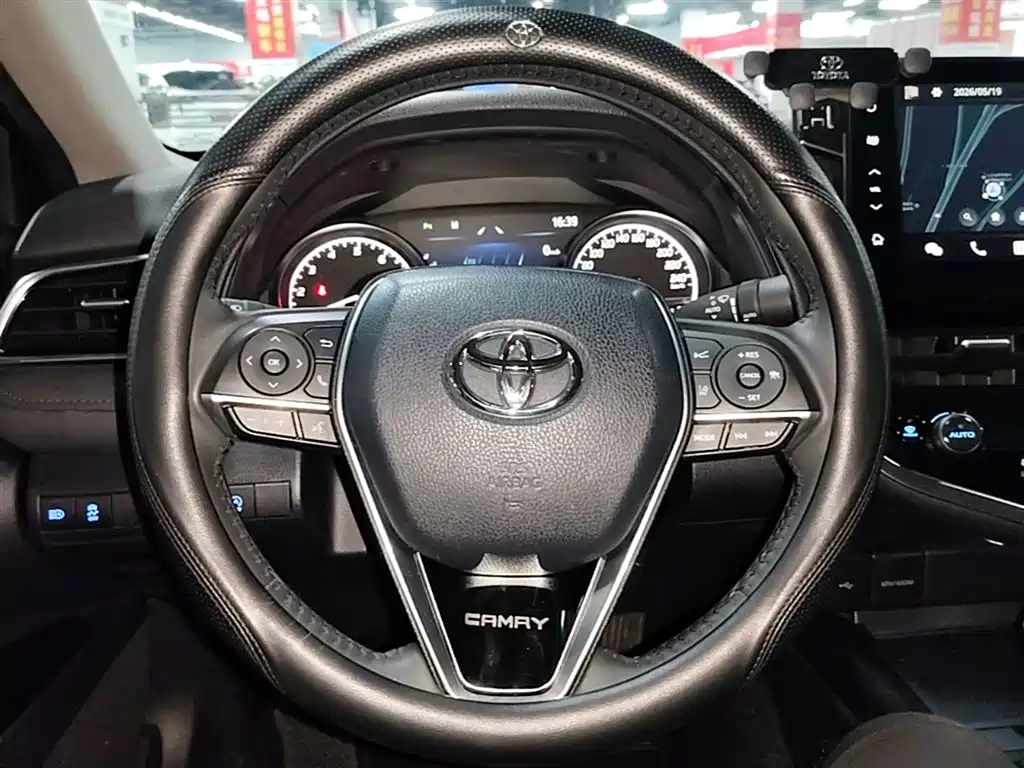 Toyota Camry 2024 — фото 11