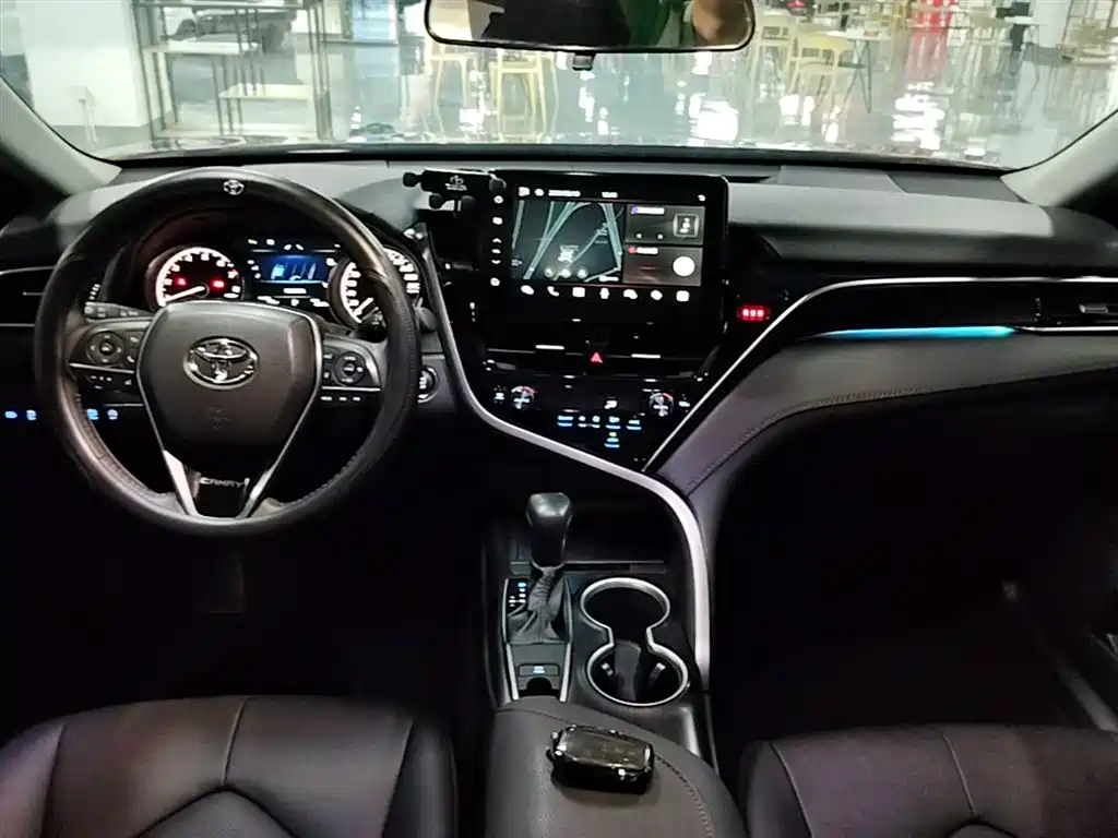 Toyota Camry 2024 — фото 10