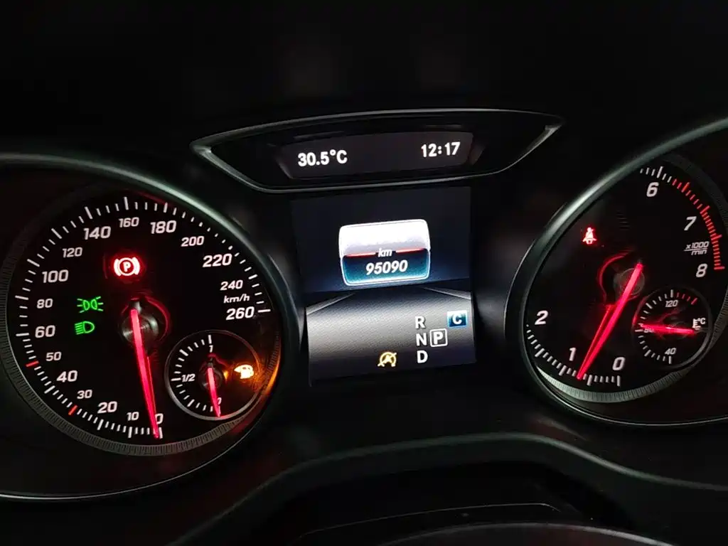 Mercedes-Benz GLA 2017 — фото 12