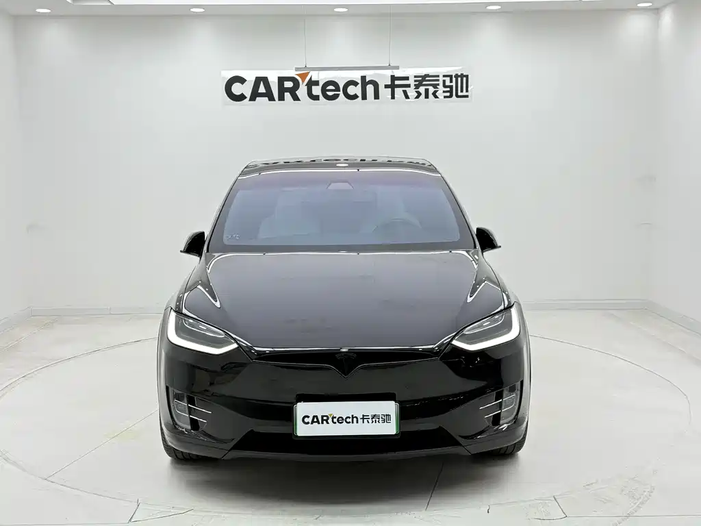 Tesla Model X 2018 — фото 2