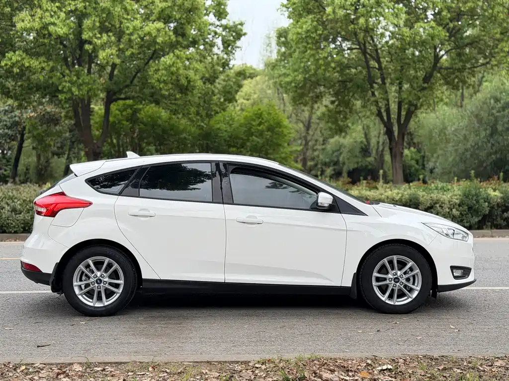 Ford Focus 2019 — фото 2