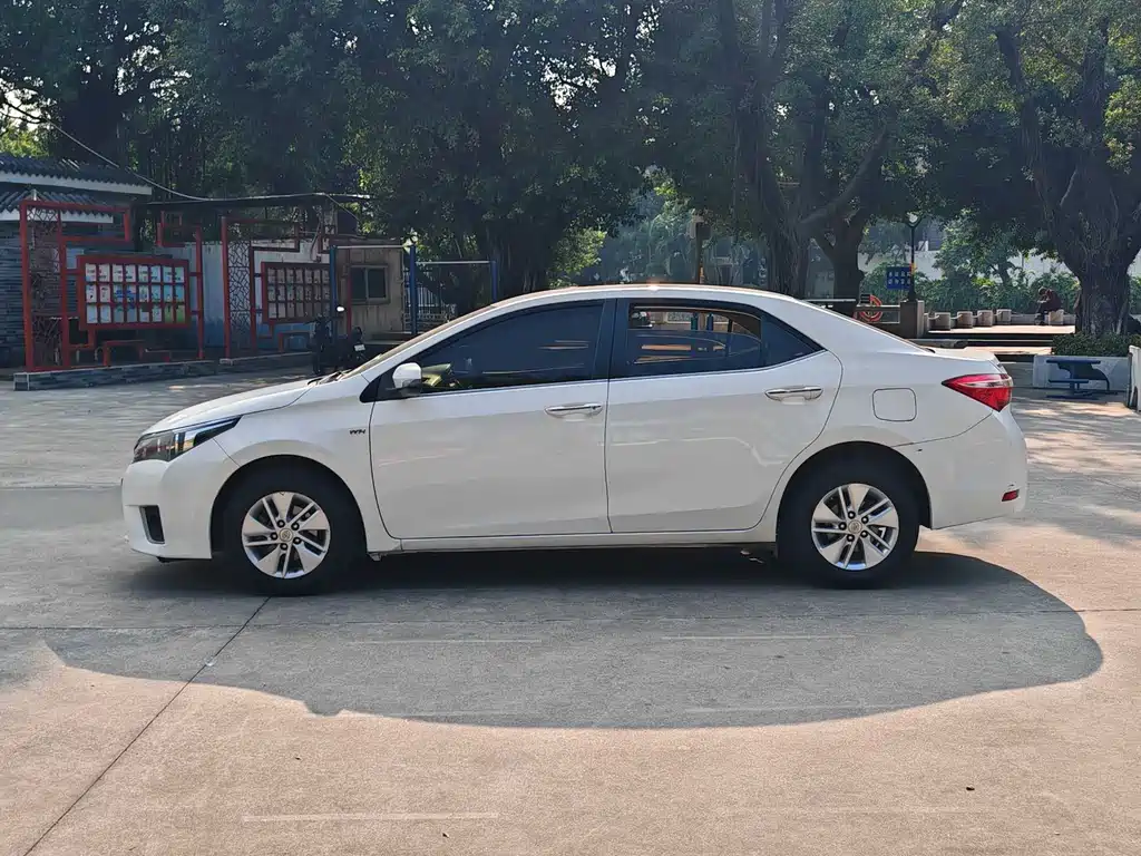 Toyota Corolla 2015 — фото 2