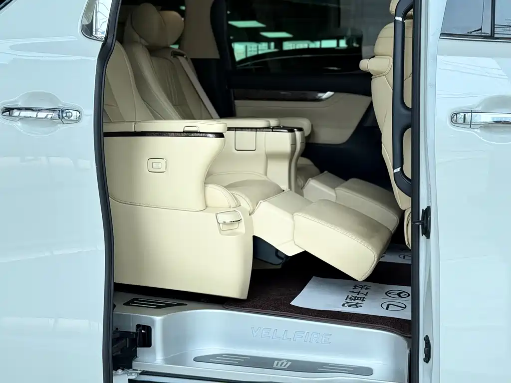 Toyota Vellfire 2023 — фото 17