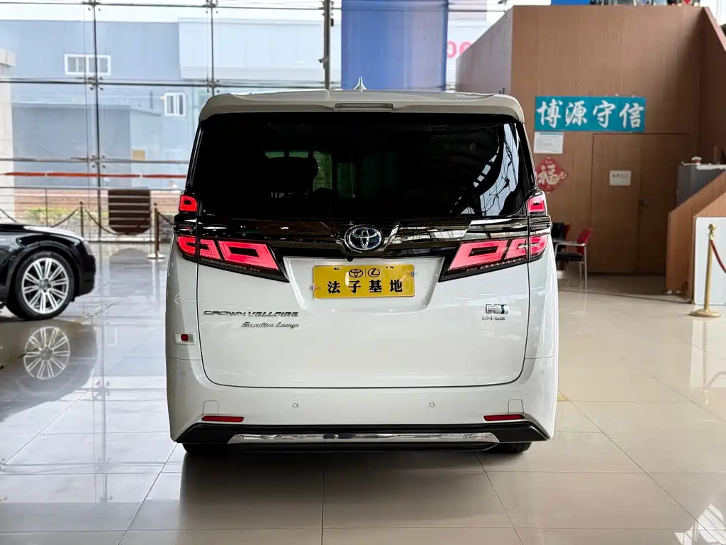 Toyota Vellfire 2023 — фото 22