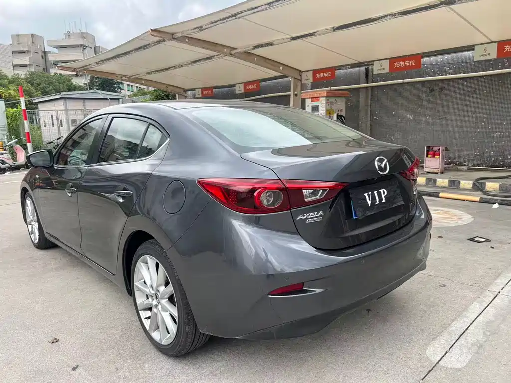 Mazda 3 Axela 2018 — фото 9